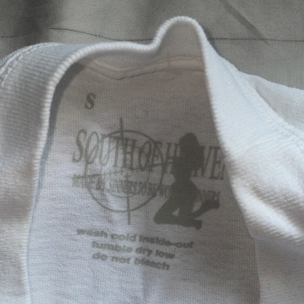 Säljer denna South Of heaven tröja för den aldrig kom till användning. De är bra kvalite och är knappt använd. T-shirts.