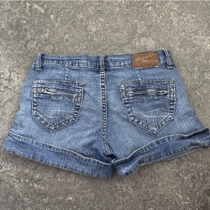 Shorts  - As snygga shorts som köptes i fel stolek. Hör av dig för mer info eller frågor ;)