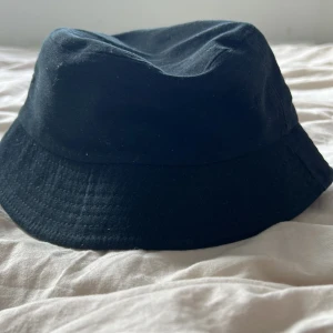 Solhat - Cool hat som knappt kommit till användning🤩köpare står för frakt pris