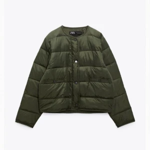 Jacka - Såå snygg jacka från zara, köpt förra hösten men bara använd några få gånger så den är helt som ny❤️ 