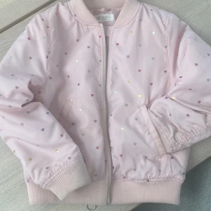 Lätt sommmarjacka  - Fin sommarjacka för flicka, strl 104