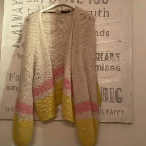 Stickad tröja  - Oversize stickad tröja 