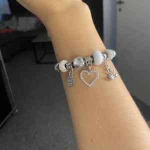 Fint armband  - Fint armband  100kr+frakt 