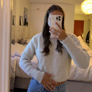 Stickad tröja - Fin cropped stickad tröja från zara, knappt använd, inga defekter☺️