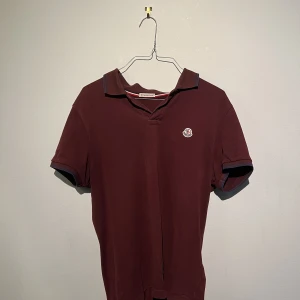 Moncler piké  - Storlek M Cond 7/10