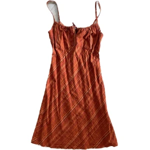 Klänning - Supersöt klänning❤️ i kopparbrun färg!