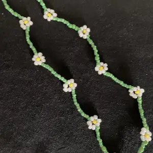 Ett blommigt halsband från shein💞