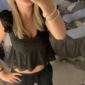 Blus  - Säljer denna söta pågrund av att den blivit förliten i bysten❤️