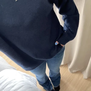 Pepe jeans - Köpta för 800kr från Pepe Jeans egna hemsida, super snygga men kommer inte till användning. Lågmidjade bootcut jeans i storlek w24/L34 men är stretchiga så passar även 25🩷Är 165 och dom är långa på mig. Köp för 400kr