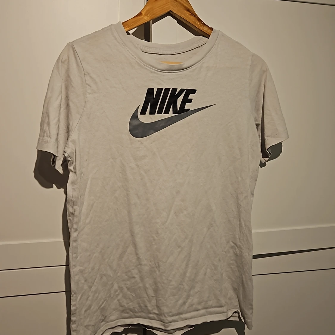 Vit Nike t-shirt i barnstorlek XL eller S
