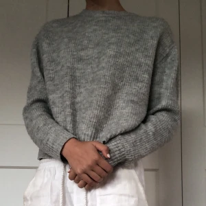 Stickad tröja  - Stickad tröja som är sparsamt använd. Storlek xs!