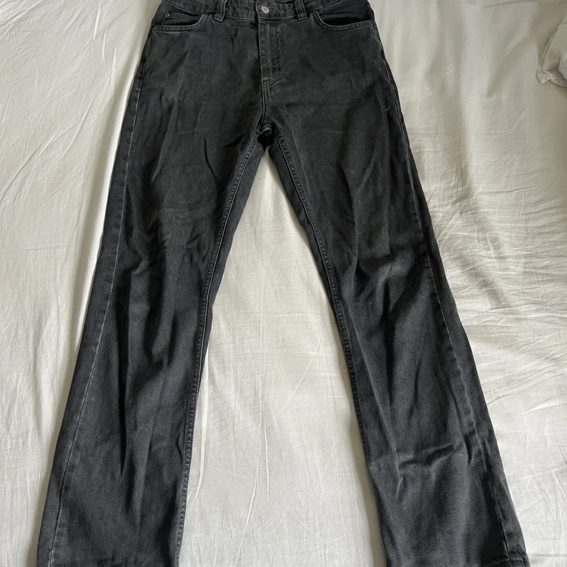 Gråa jeans