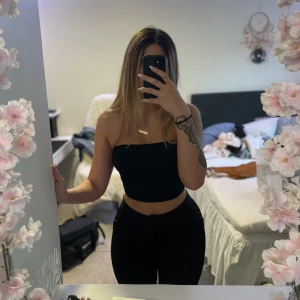 Svarta kostymbyxor - Skriv för info och bilder. 💖