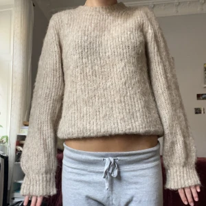 Tjocktröja - Super mysig tröja nu till hösten!❤️‍🔥 köpt på arkivet