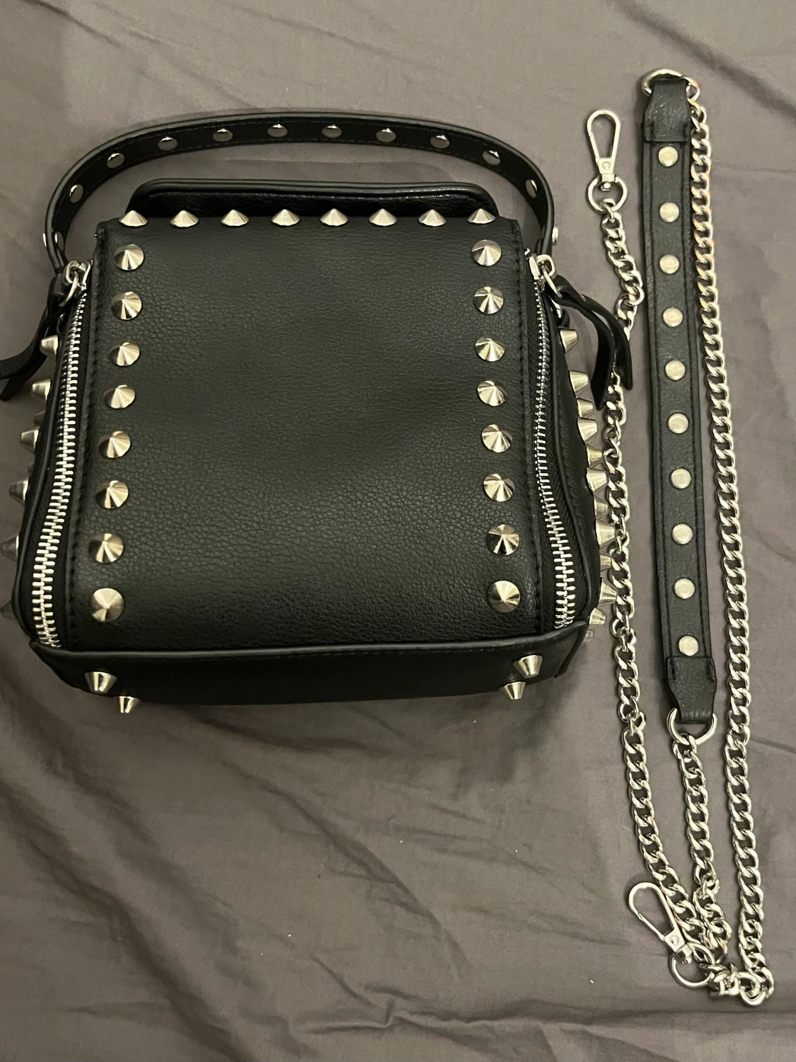 Liten väska med nitar - 90