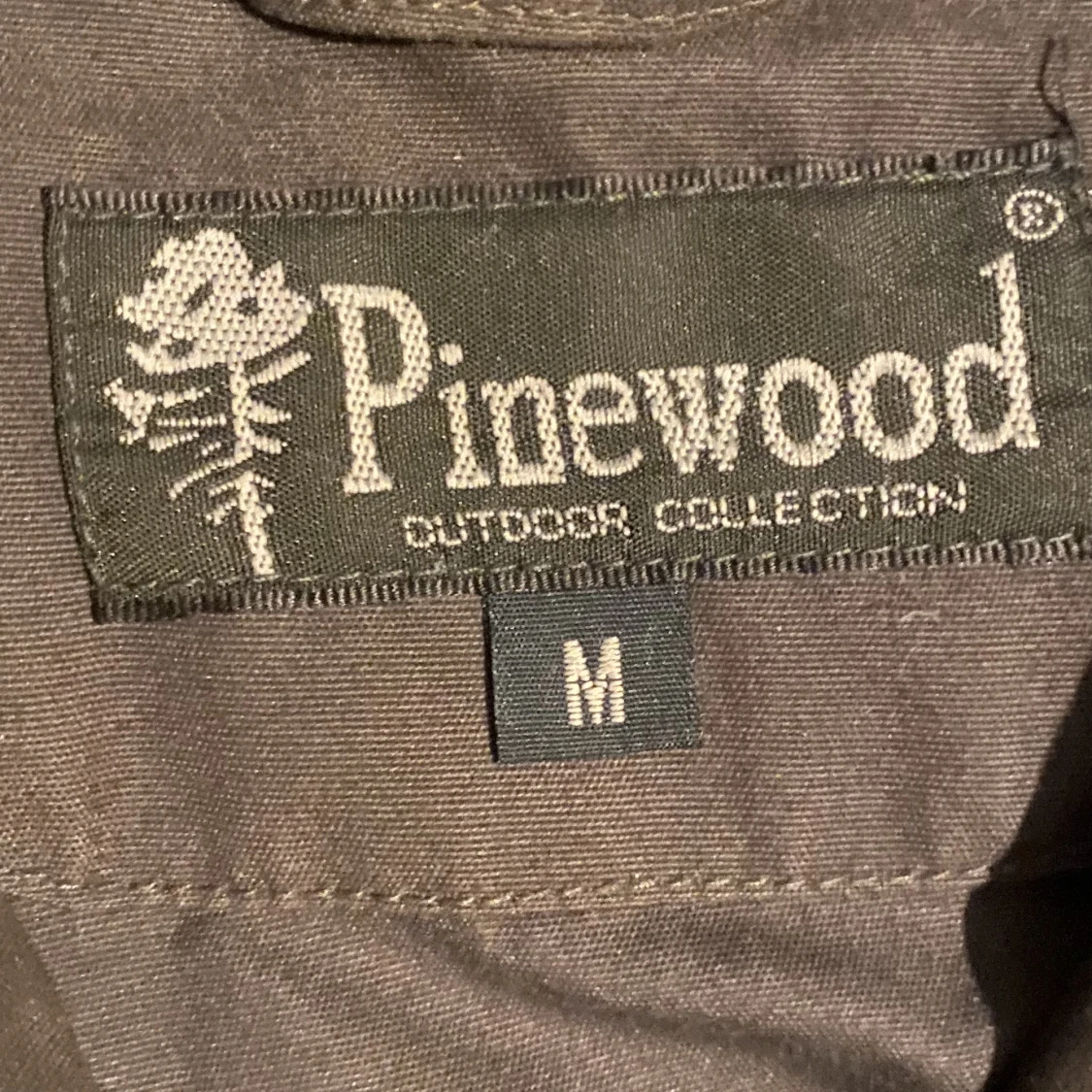 Pinewood jacka  - 90