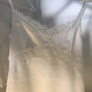 Siden linne - Vitt siden linne från bik bok 💕