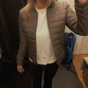 Jacka - Så snygg höst/vår jacka ifrån Only i storlek s💗