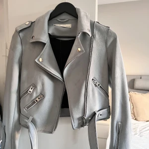 Jacka - Sammet jacka i strl xs