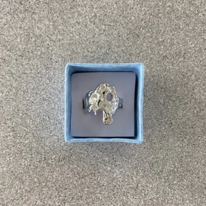 Ring - Shit snygg ring från Olympia rings i 925 silver ❤️ kontakta ifall ni har frågor! Ringen är justerbar så vem som helst kan ha den❤️❤️ Påse och ask får man med på köpet😊 