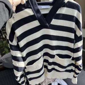 Randig tröja - Randig tröja från Zara, slutsåld på hemsidan💓💕Storlek S