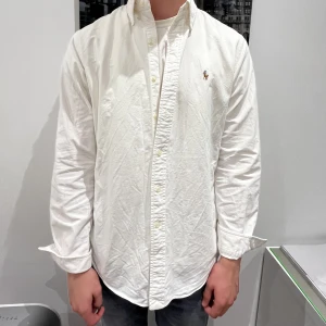 Ralph Lauren skjorta  - Polo Ralph lauren skjorta Size M. Nypris ca 1300kr. Bra skick 