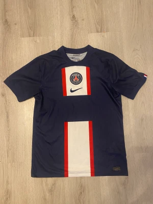 Psg shirt - True to size, loose fit, worn a couple of times. Text me if you’d like to talk about the  price or get more info .