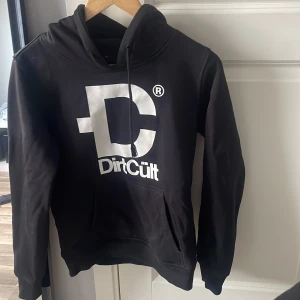 Dirtcült hoodie  - Aldrig använd! Storlek S💕