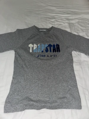 Trapstar T-shirt + Shorts - Trapstar Short Set för endast 699kr