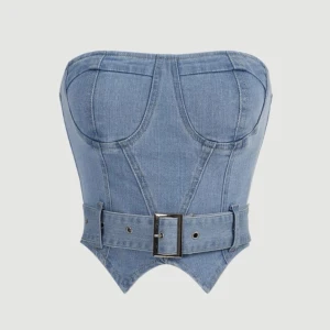 Jeans topp - Väldigt snygg, stretchig! Bra kvalite och man kan justera bältet. Aldrig använt💙