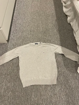 Gant tröja  - Säljer nu en gant tröja då den är för liten, använd någon gång(obs billigare vid snabb affär) 
