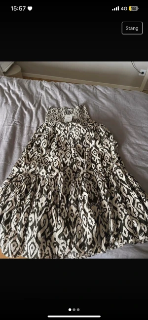 Volangkjol - Säljer denna Volangkjol med lapp kvar från zara i storlek S. Nypris 559 aldrig testad, säljs pga dubbletter