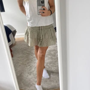 Zara kjol - Den eftertraktade zara kjolen i storlek s. Tryck gärna på köp nu❤️