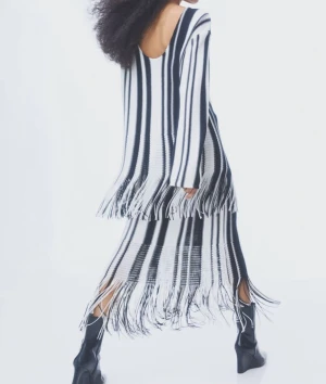 Kjol hm  - Stickad midikjol i fin skick från hm 