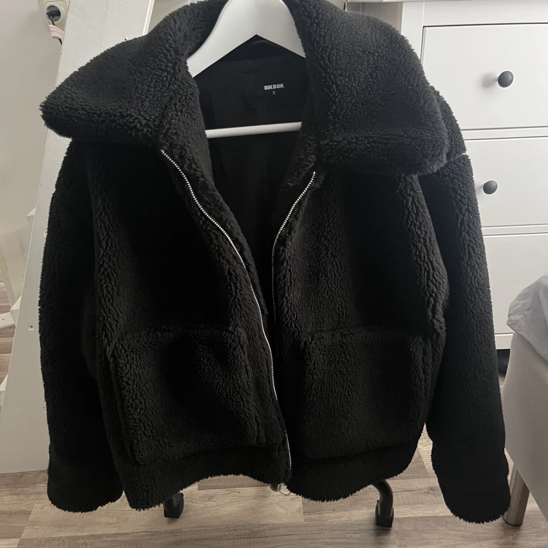 Svart teddyjacka - 90