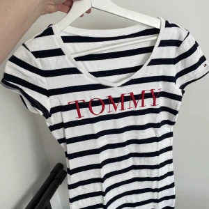 Tommy Hilfiger t-shirt - Bra skick, fin passform och bra material