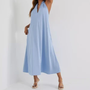 Samsøe Samsøe klänning Cille - Säljer min finafina klänning från Samsøe Samsøe i storlek XL funkar om man har L också framförallt över bysten. Använd en gång. Köpt för 1700kr säljer för 650kr