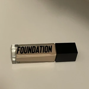 Anastasia foundations  - Anastasia foundation, 150W. Endast testad, nypris 425kr. Skickar mot porto💕💕