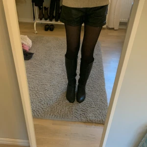 Svarta boots - Jätte snygga svarta boots från Gabor, säljer pga för mycket skor. Bra skick. Dom passar en 38-38,5💗