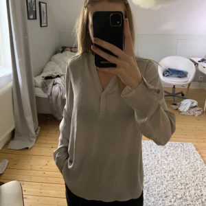 Blus Åhléns  - Mesh blus ifrån Åhléns använd några gånger, storlek 36