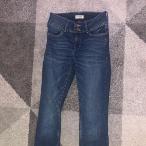 Aldrig använt  - Säljer dessa typ skinny jeansen. Aldrig använt kommer aldrig använda. Skit snygga men jag använder bara bootcut.
