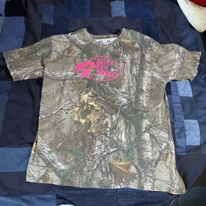 Bass pro shops T-shirt  - Köpt i Asien, Cond 10/10 Dm vid frågor 