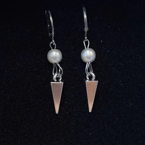 Örhängen  - Örhängen ”Paula”🌸 Pris: 89 + 15kr (frakt