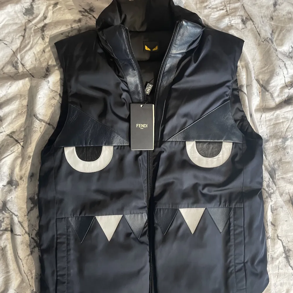 (New) ForSale:4.599kr Retail:20.000kr  Fendi Reversible Monster/Logo PUFFER Vest Size:46/S (Fits M-L)   Condition:8/10  Dm for more info&pics. Jackor.