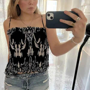 Så fin sommar topp!  - Så fin och somrig topp från HM! Storlek xs men passar xs/s/m 