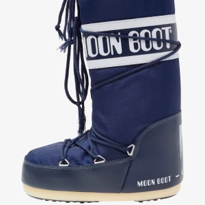 Moonboots - Blå moonboots stlk 35-28 (passar mig som har 39 i vanliga fall) Använda max 5 gånger. Nypris - 1500kr.