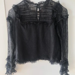 Spets blus - Superfin spetsblus! Jättefint skick❤️‍🔥Storlek S men skulle mer säga Xs! Köp direkt för 250kr