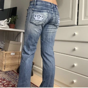 Victoria Beckham jeans - intressekoll på mina så snygga Victoria Beckham jeans! ❣️måtten är innerbens längd 73, ytterben 91 och 72 i midjan 
