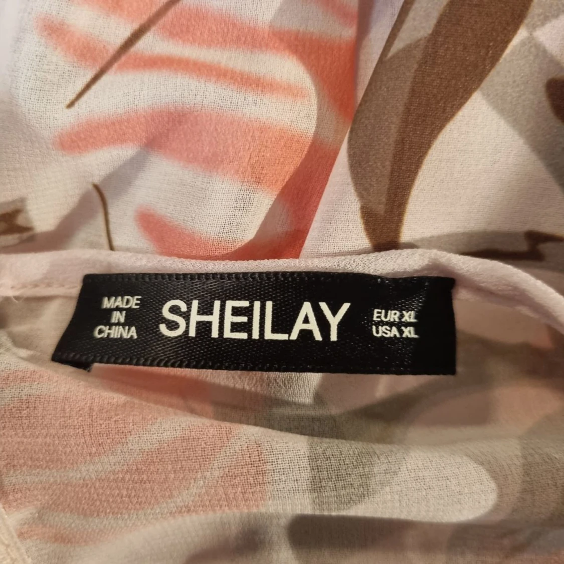 Blommig klänning - 91