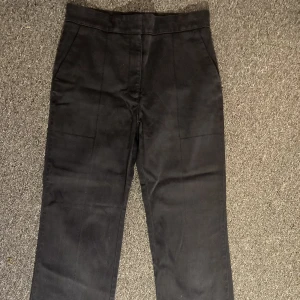 Mörkblå byxa - Iprincip oanvända